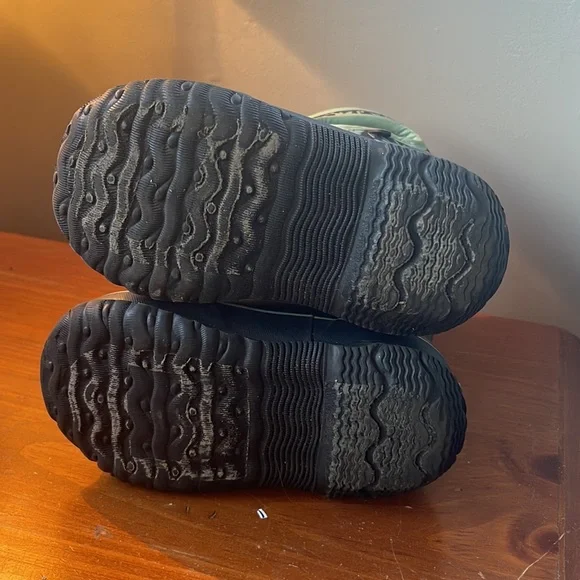 Like new toddler winter boots - Picture 2 of 4